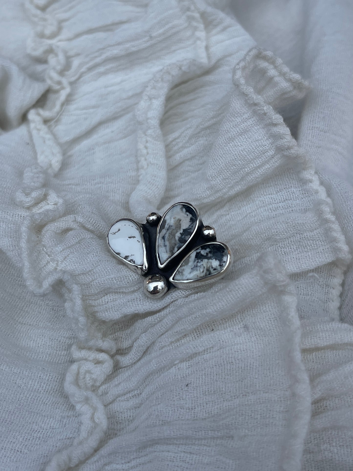 White Buffalo 3 Stone Ring | Size 5.5